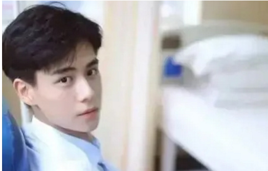 男生有刘?；故敲涣鹾：每?？想留刘海的男生看这里▼▼▼